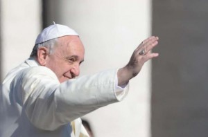 BERGOGLIO CON SALUTO ROMANO