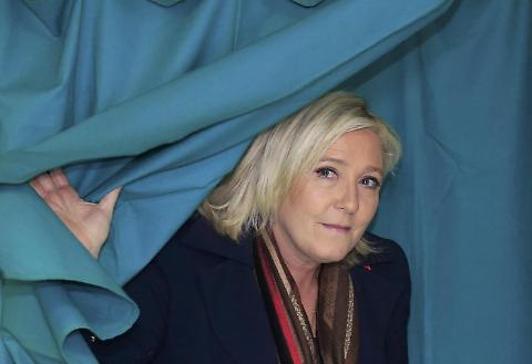 LE PEN2